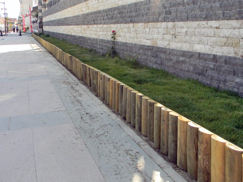 Ahşap Çim Bordürü