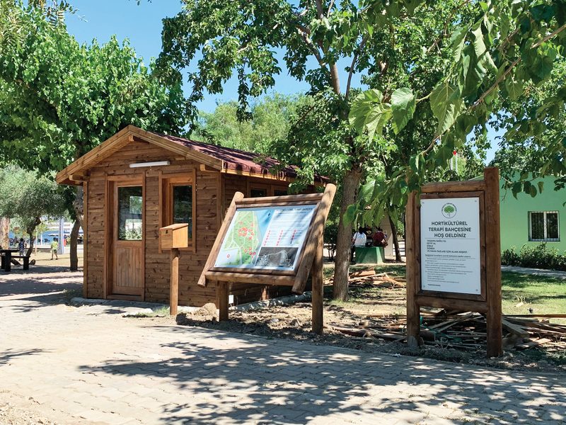 Ahşap Güvenlik Kulübesi ve Tanıtım Tabelası