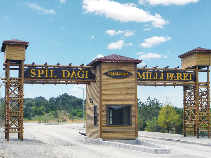 Güvenlik Kulübeli Ahşap Giriş Takı Spil Dağı / MANİSA